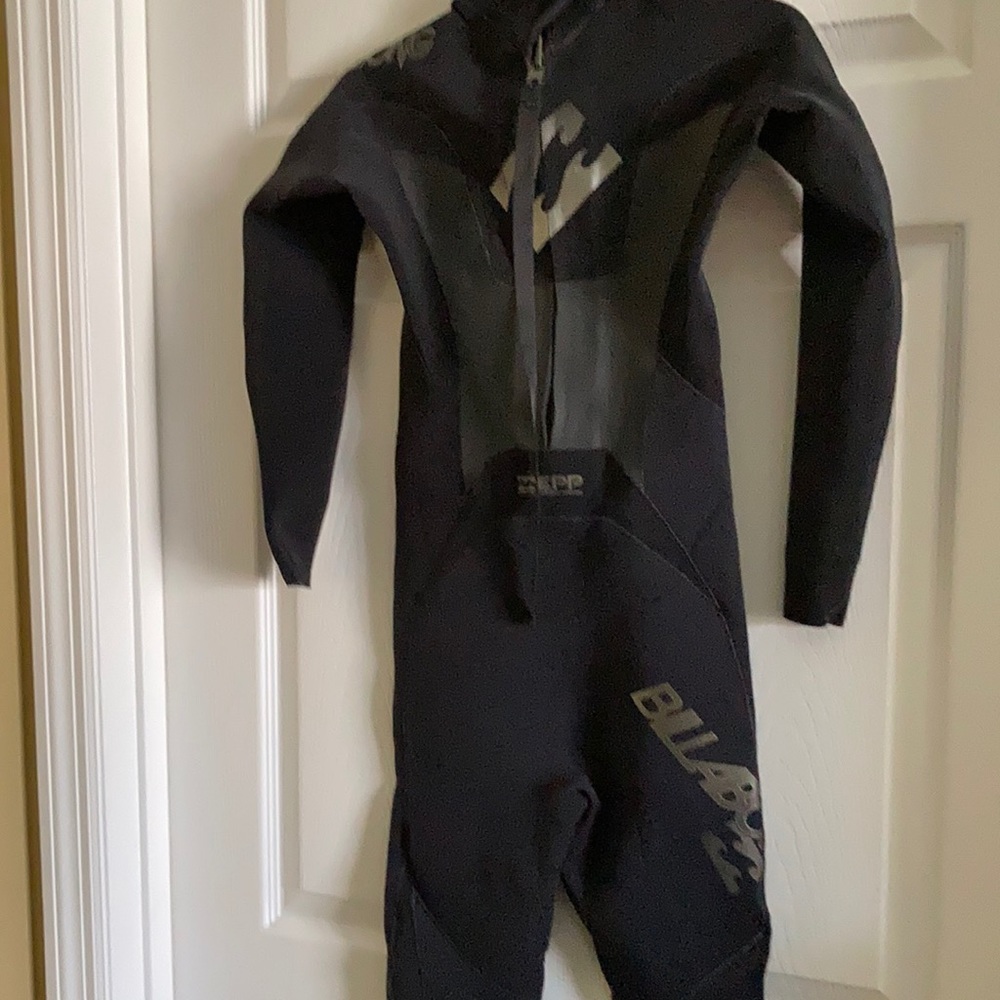 COPY - Billabong kids long sleeve wetsuit size 12